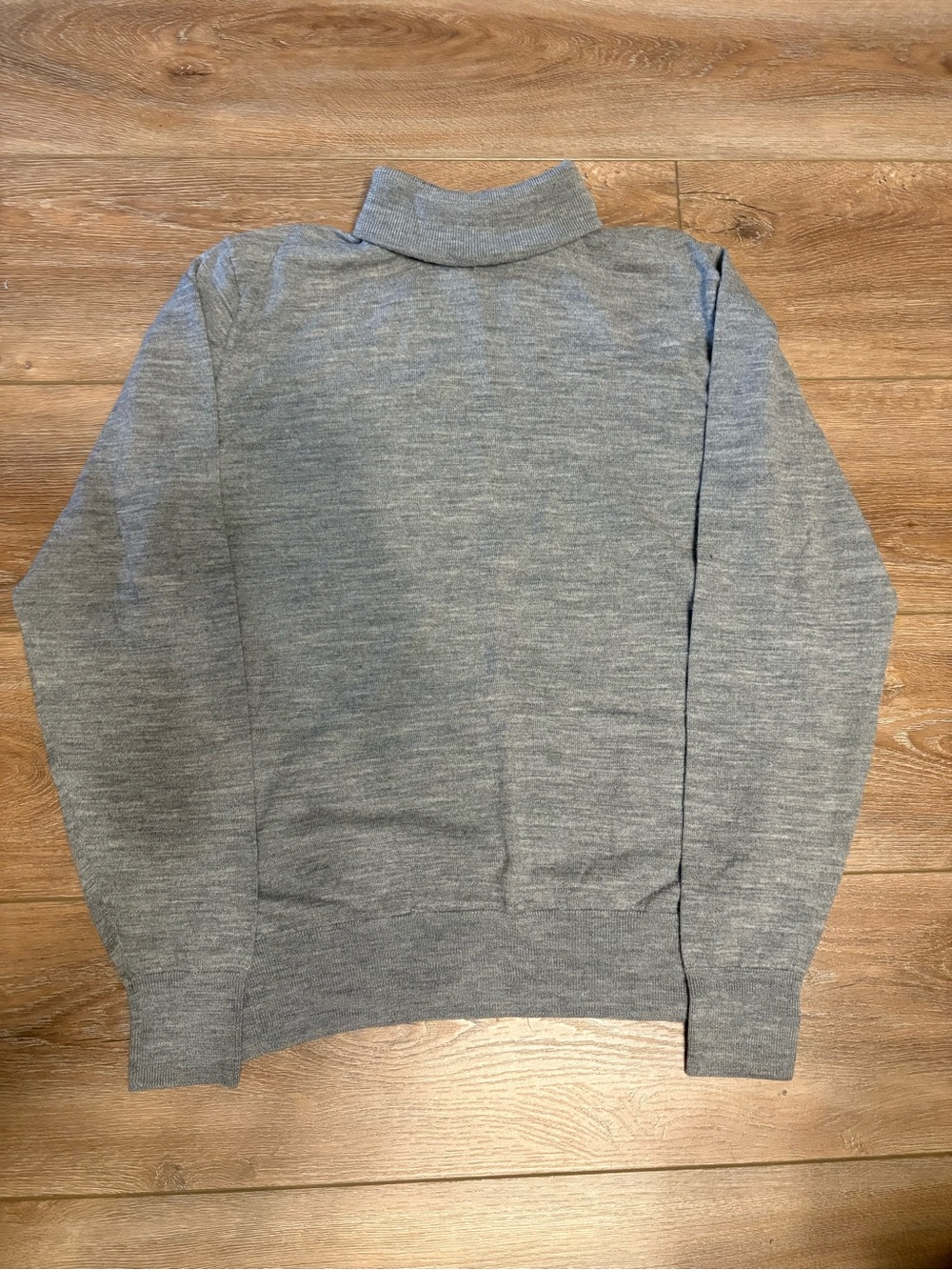 Uniqlo Grey Turtleneck Sweater Size M